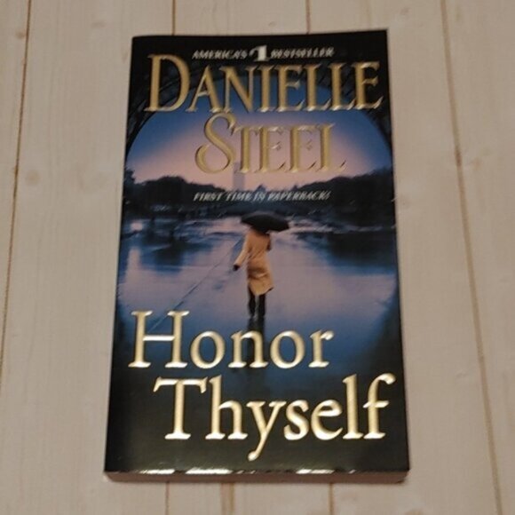 3/$13 Honor Thyself By Danielle Steel Adult Fiction Novel Paperback Book - Picture 1 of 4
